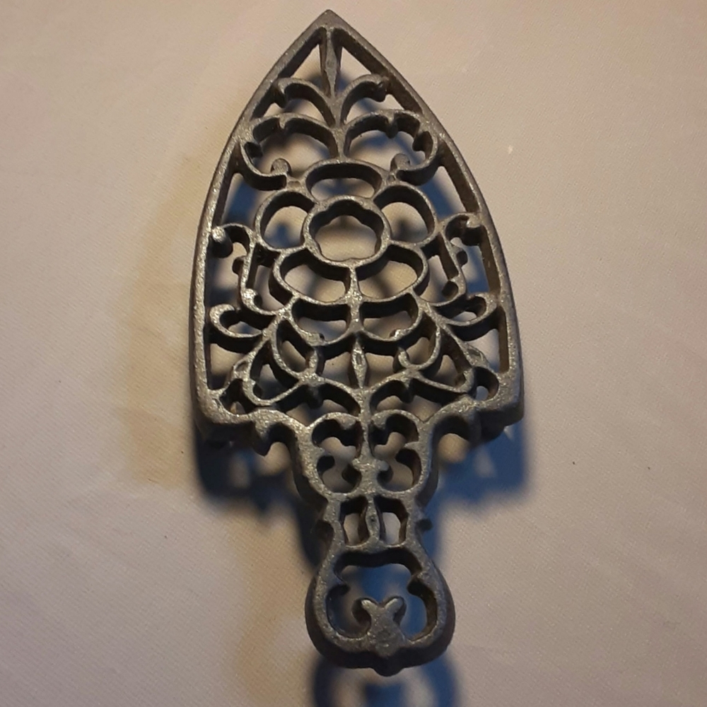 Vintage Ornate Cast Iron Trivet – Rustic Home Wall Decor